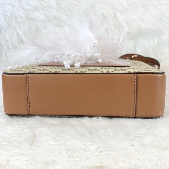 👜New Michael Kors 👜Gloria Natural Luggage Pocket - Picture 6 of 8